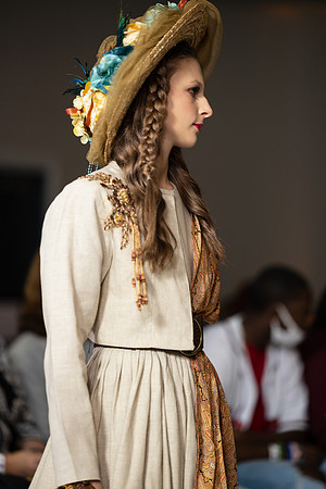 Charlotte Seen Fashion show November 2020-2098