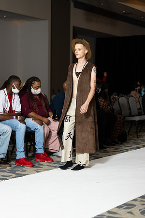 Charlotte Seen Fashion show November 2020-2099