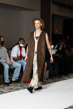 Charlotte Seen Fashion show November 2020-2100