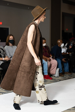 Charlotte Seen Fashion show November 2020-2104