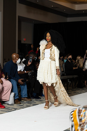 Charlotte Seen Fashion show November 2020-2105
