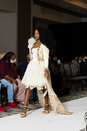 Charlotte Seen Fashion show November 2020-2106