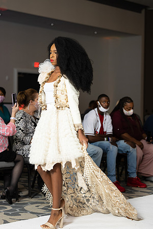 Charlotte Seen Fashion show November 2020-2108