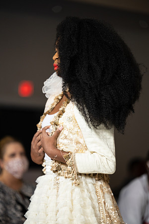 Charlotte Seen Fashion show November 2020-2111