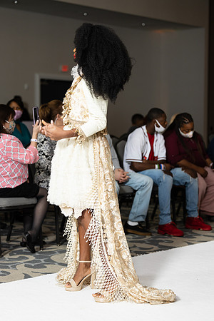 Charlotte Seen Fashion show November 2020-2112