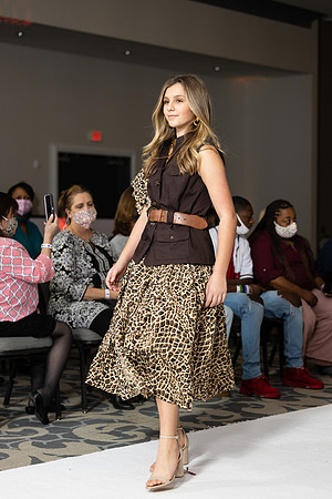 Charlotte Seen Fashion show November 2020-2117