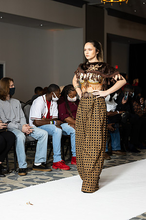 Charlotte Seen Fashion show November 2020-2124