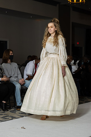 Charlotte Seen Fashion show November 2020-2144