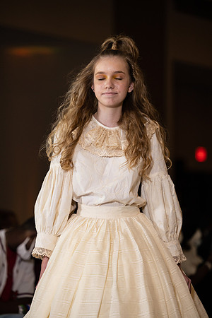 Charlotte Seen Fashion show November 2020-2147