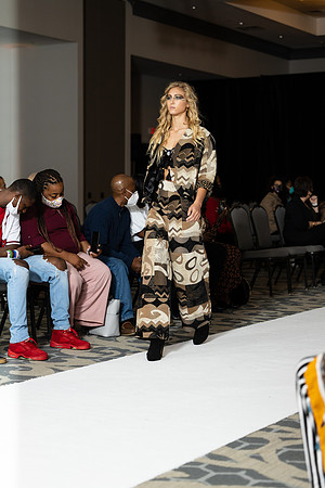 Charlotte Seen Fashion show November 2020-2148
