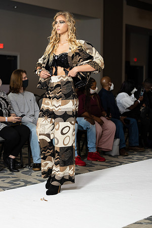 Charlotte Seen Fashion show November 2020-2150