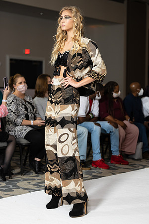 Charlotte Seen Fashion show November 2020-2151