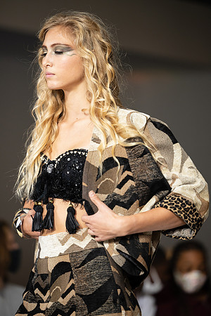 Charlotte Seen Fashion show November 2020-2153