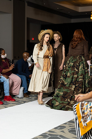Charlotte Seen Fashion show November 2020-2174
