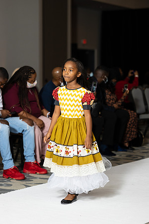 Charlotte Seen Fashion show November 2020-2187
