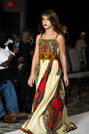 Charlotte Seen Fashion show November 2020-2217
