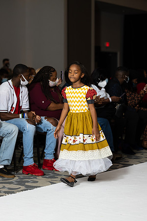 Charlotte Seen Fashion show November 2020-2314