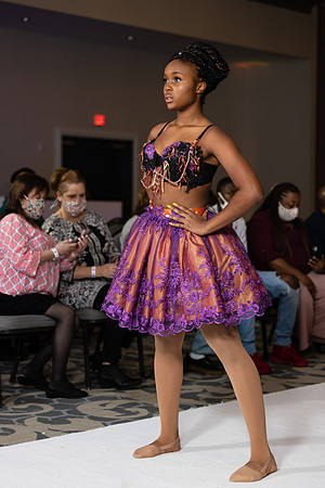 Charlotte Seen Fashion show November 2020-2340
