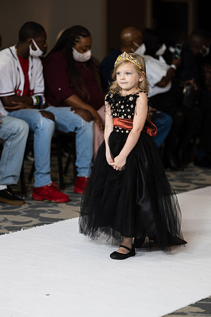 Charlotte Seen Fashion show November 2020-2353
