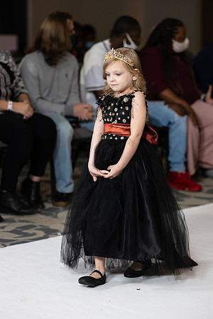 Charlotte Seen Fashion show November 2020-2355