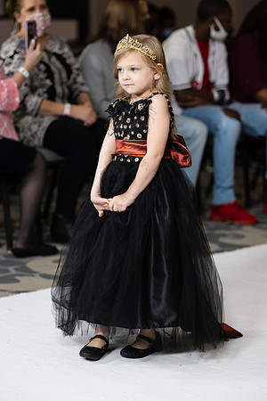 Charlotte Seen Fashion show November 2020-2356
