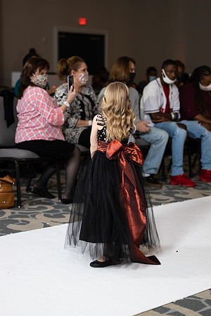 Charlotte Seen Fashion show November 2020-2363