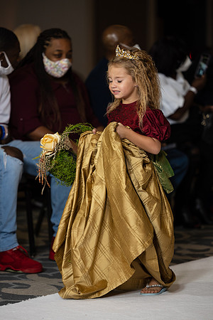 Charlotte Seen Fashion show November 2020-2392