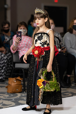 Charlotte Seen Fashion show November 2020-2402