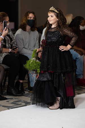 Charlotte Seen Fashion show November 2020-2411