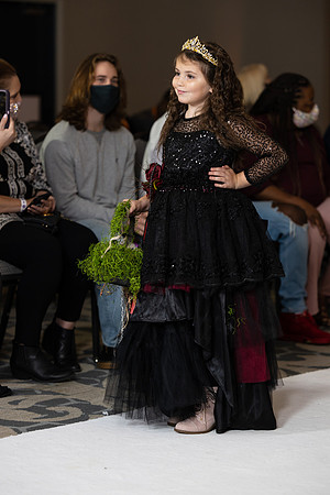 Charlotte Seen Fashion show November 2020-2412