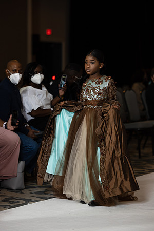 Charlotte Seen Fashion show November 2020-2419