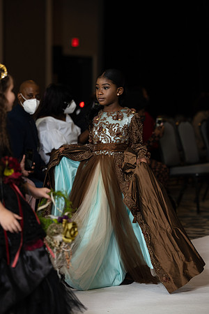 Charlotte Seen Fashion show November 2020-2420