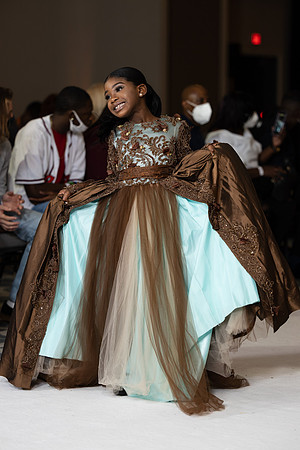Charlotte Seen Fashion show November 2020-2423
