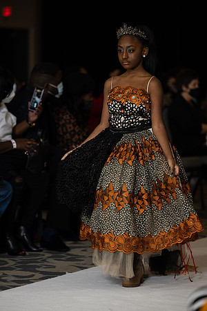 Charlotte Seen Fashion show November 2020-2424