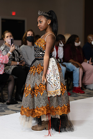 Charlotte Seen Fashion show November 2020-2425