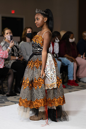 Charlotte Seen Fashion show November 2020-2426