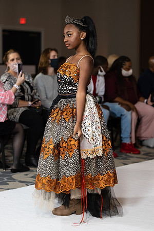 Charlotte Seen Fashion show November 2020-2427