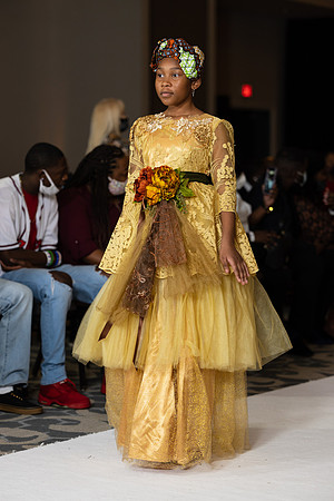 Charlotte Seen Fashion show November 2020-2473