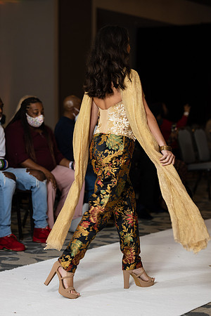 Charlotte Seen Fashion show November 2020-2488