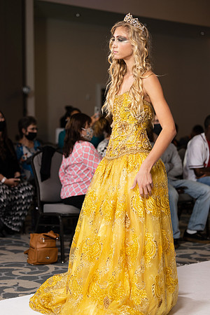 Charlotte Seen Fashion show November 2020-2592