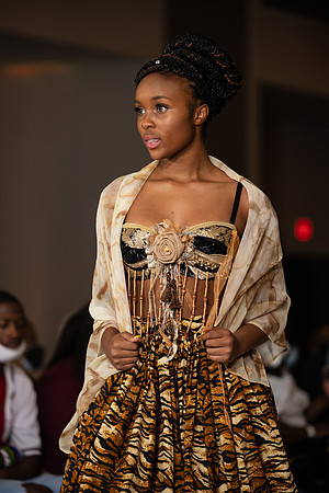 Charlotte Seen Fashion show November 2020-2640